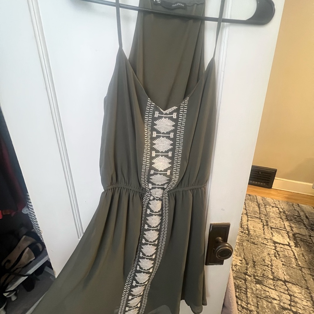 Elegant Olive Green Dress with Embroidered Detail